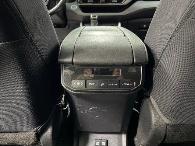 Used 2020 Toyota Highlander LE image 15