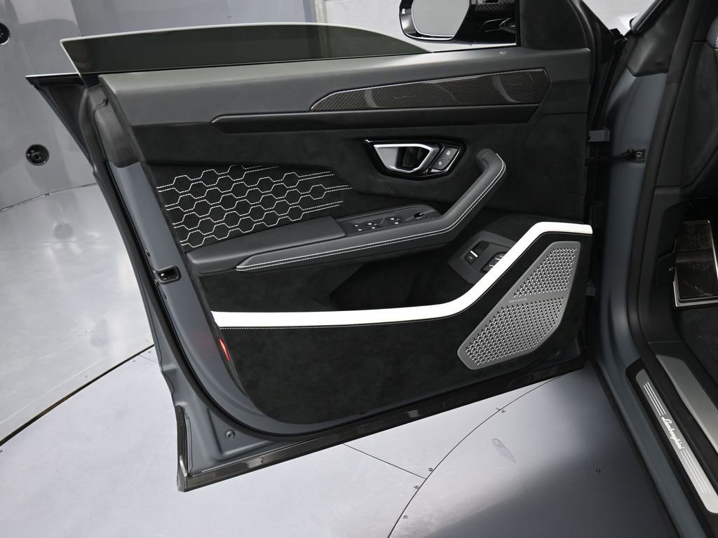 Used 2024 Lamborghini Urus Performante image 16
