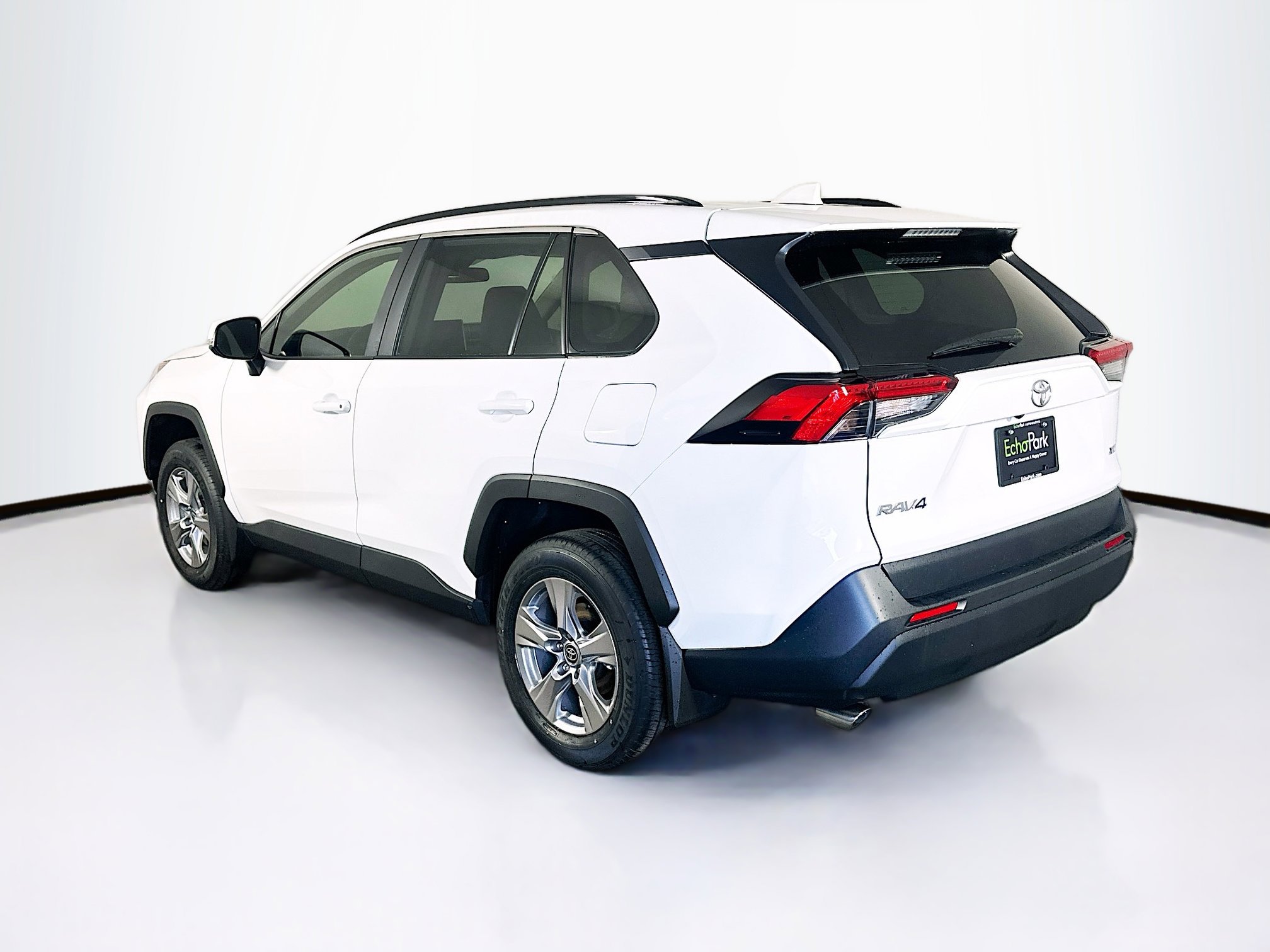 Used 2025 Toyota RAV4 XLE w/ Convenience Package image 5