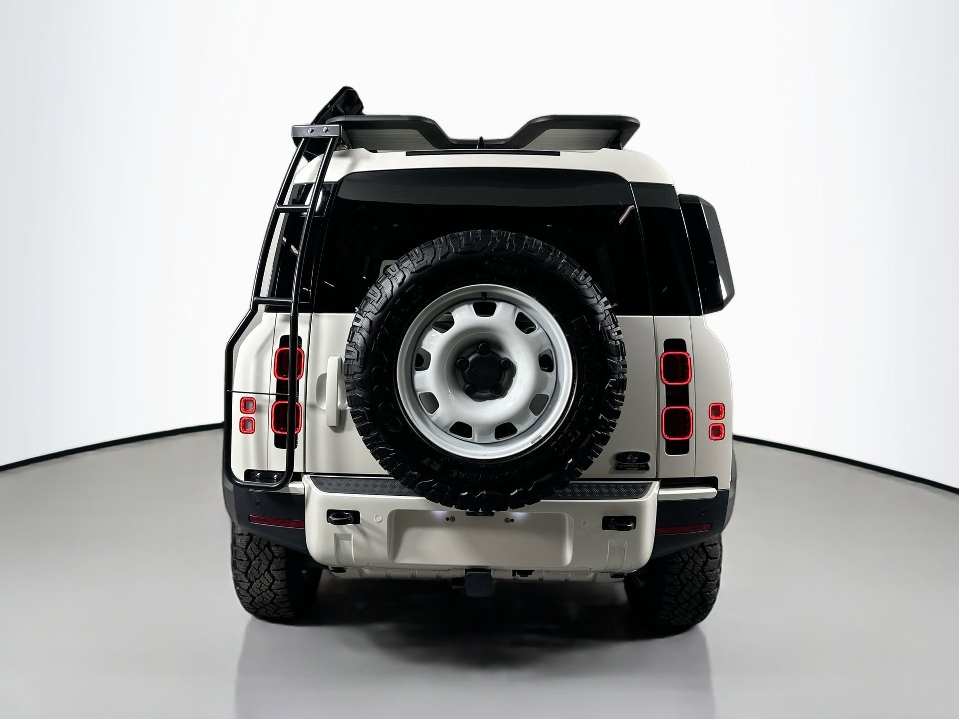 Used 2024 Land Rover Defender 110 S image 5