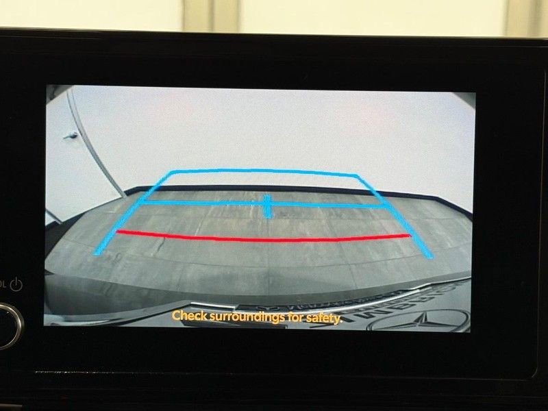 Used 2025 Toyota Sienna LE image 19