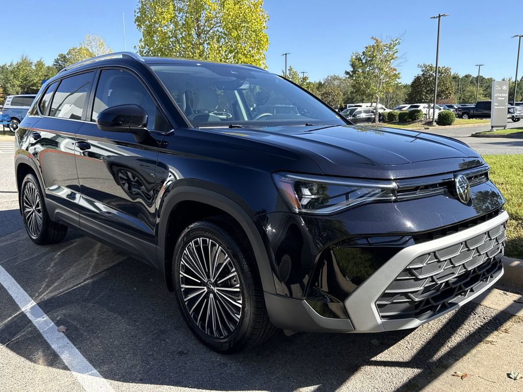 Used 2025 Volkswagen Taos SE image 6