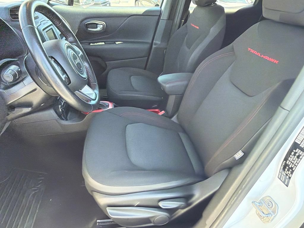 Used 2017 Jeep Renegade Trailhawk AWD/4WD image 21