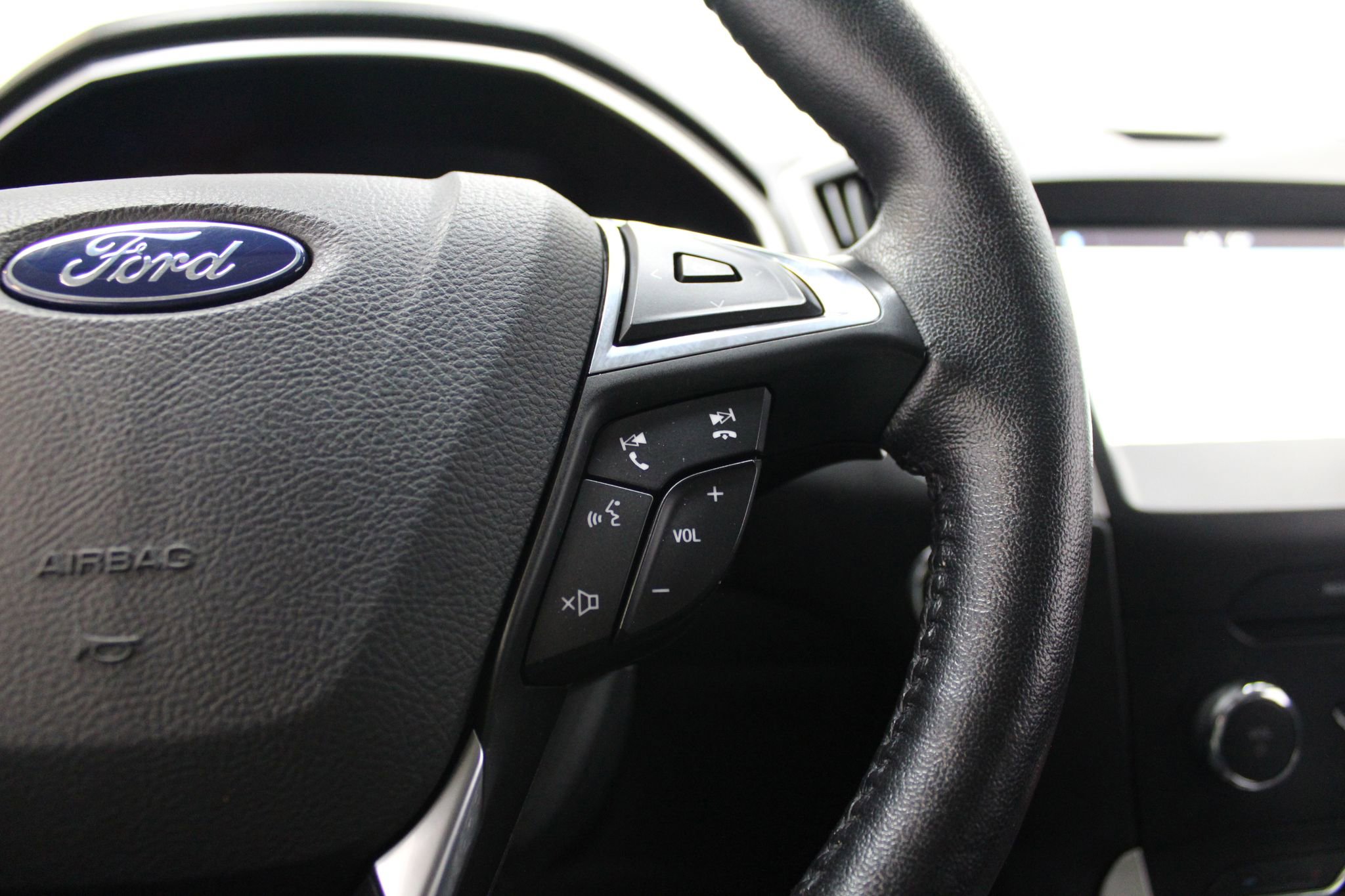 Used 2018 Ford Edge SEL w/ Equipment Group 201A image 32