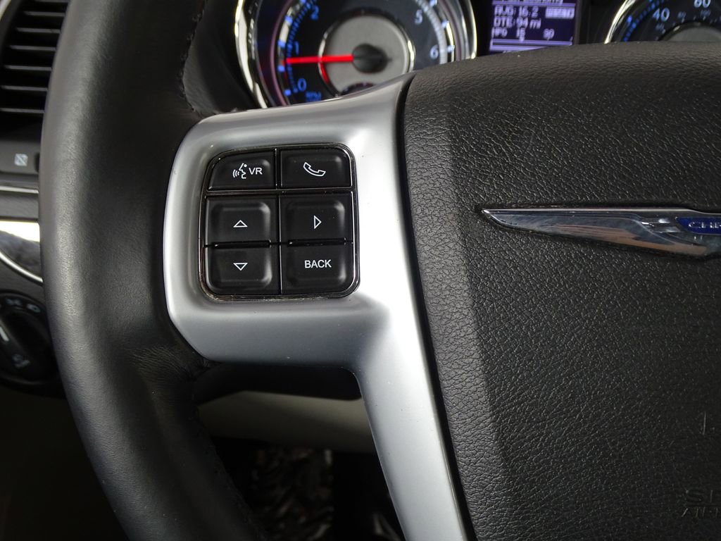 Used 2014 Chrysler Town & Country Touring image 24