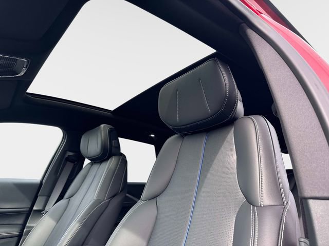 New 2025 Cadillac Lyriq Luxury image 15