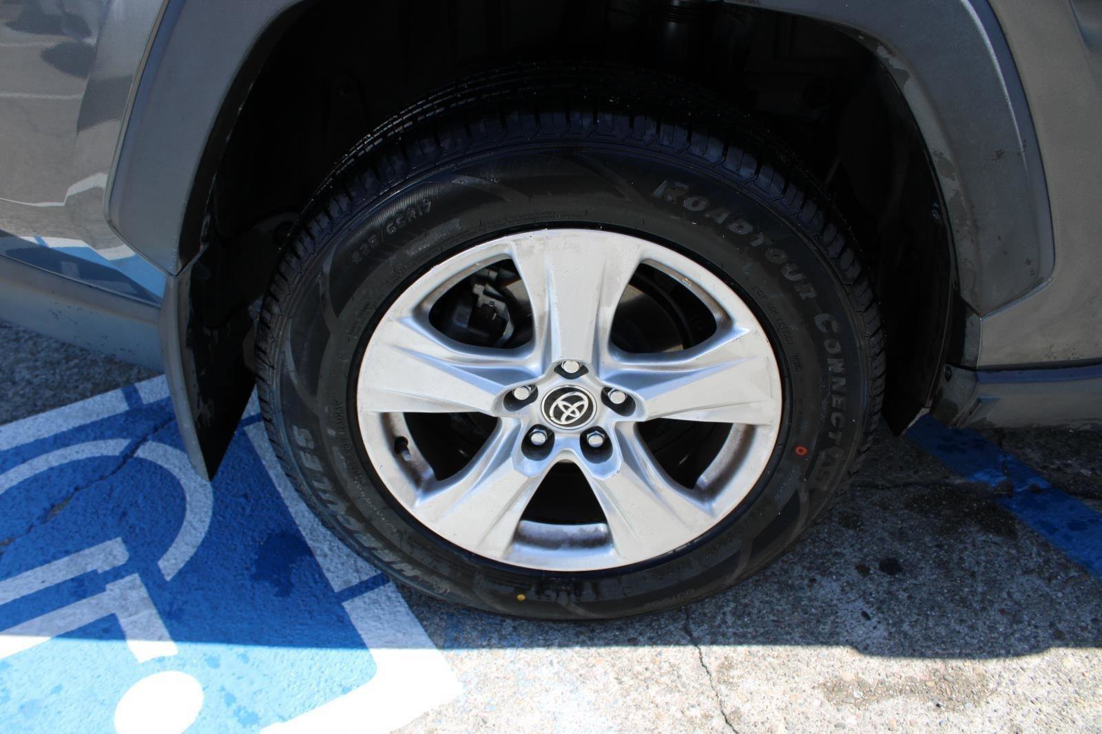 Used 2020 Toyota RAV4 XLE w/ Carpet Mat Package FWD image 14