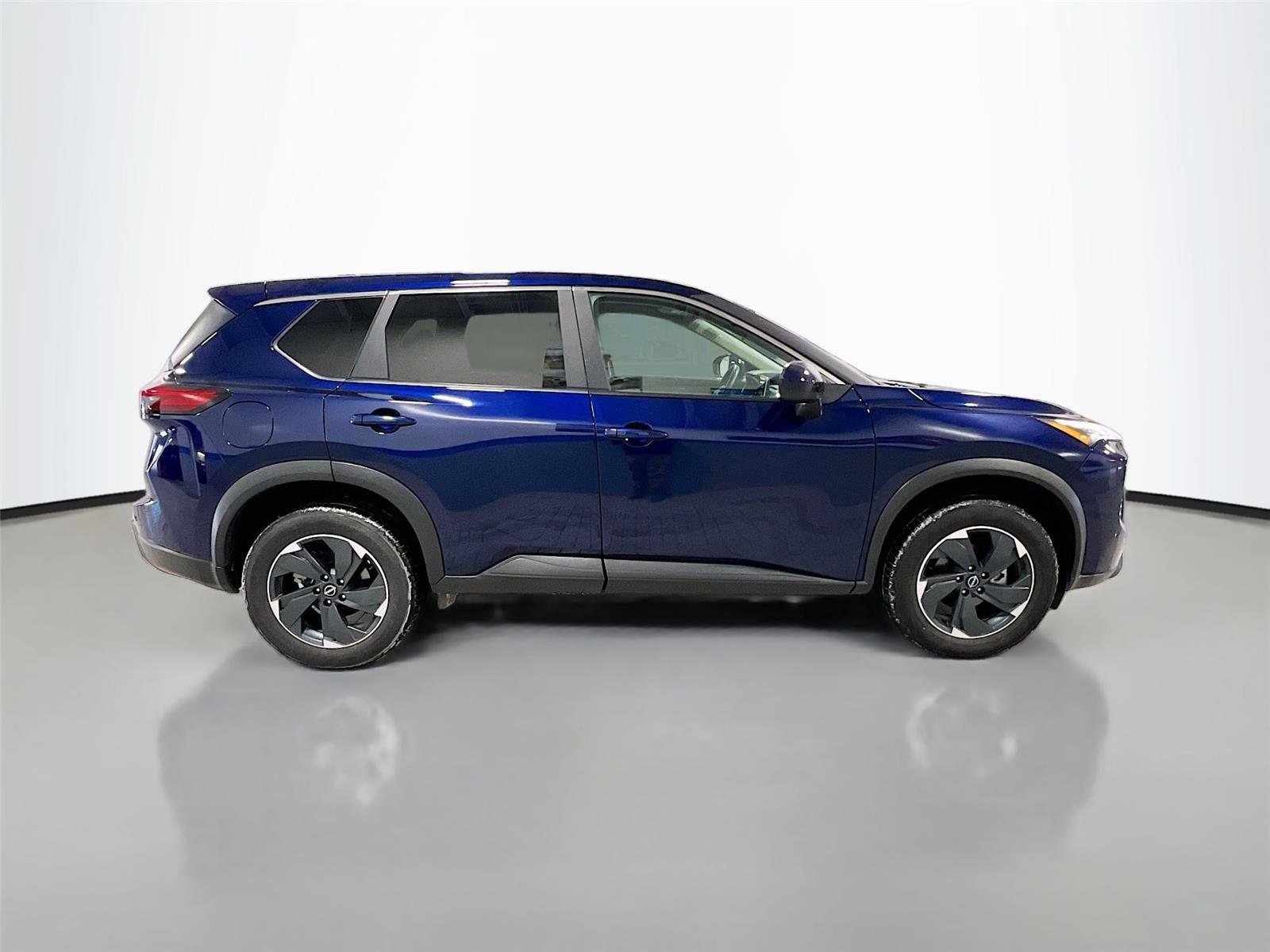 Used 2024 Nissan Rogue SV image 37