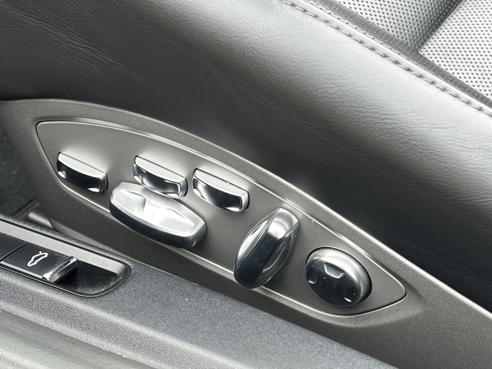 Certified 2019 Porsche 911 Turbo S image 33