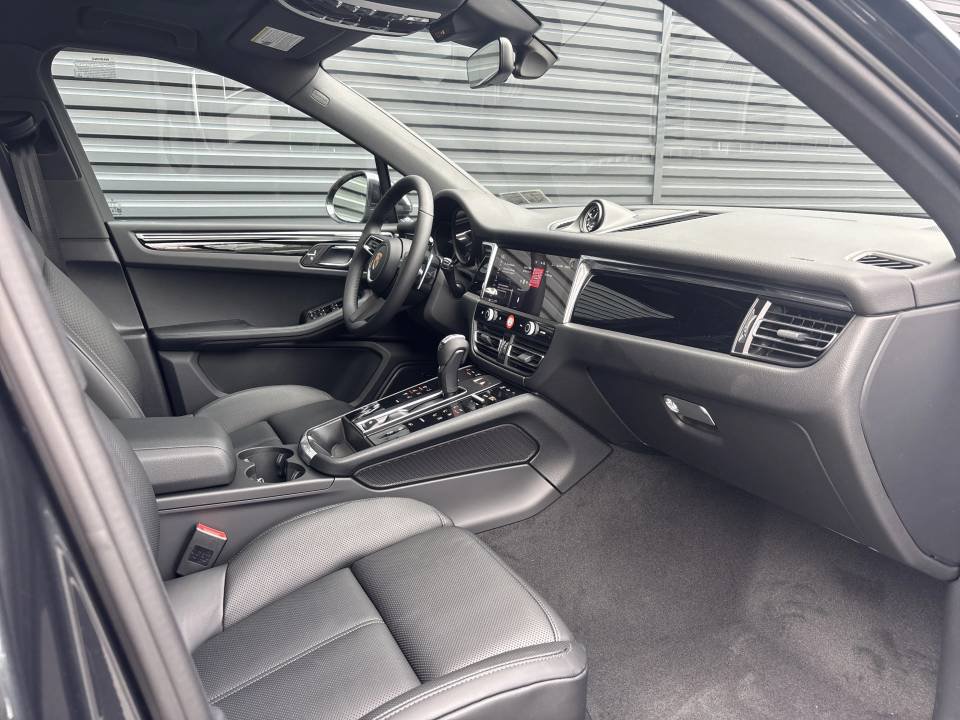 New 2026 Porsche Macan AWD/4WD image 13