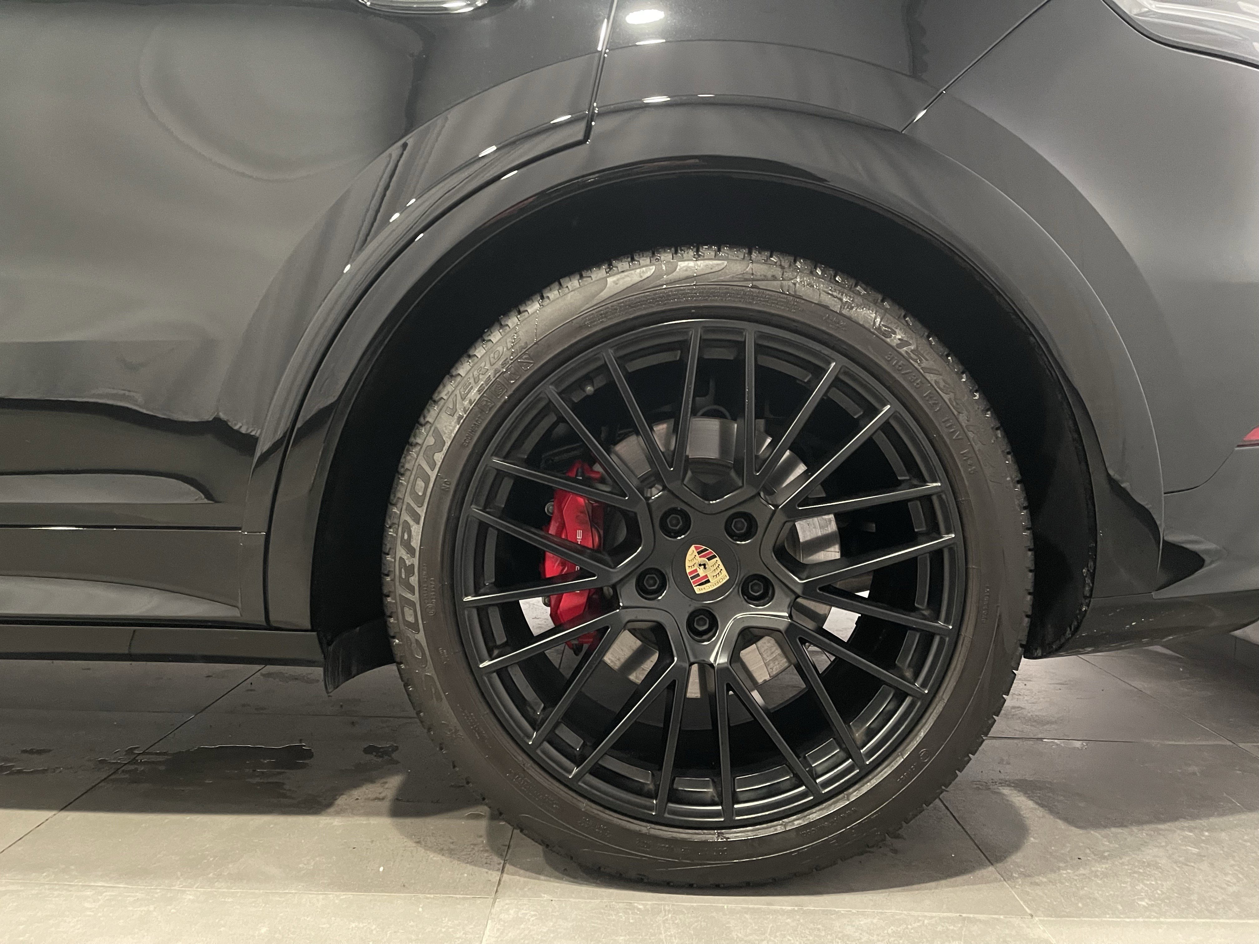 Used 2023 Porsche Cayenne GTS image 9