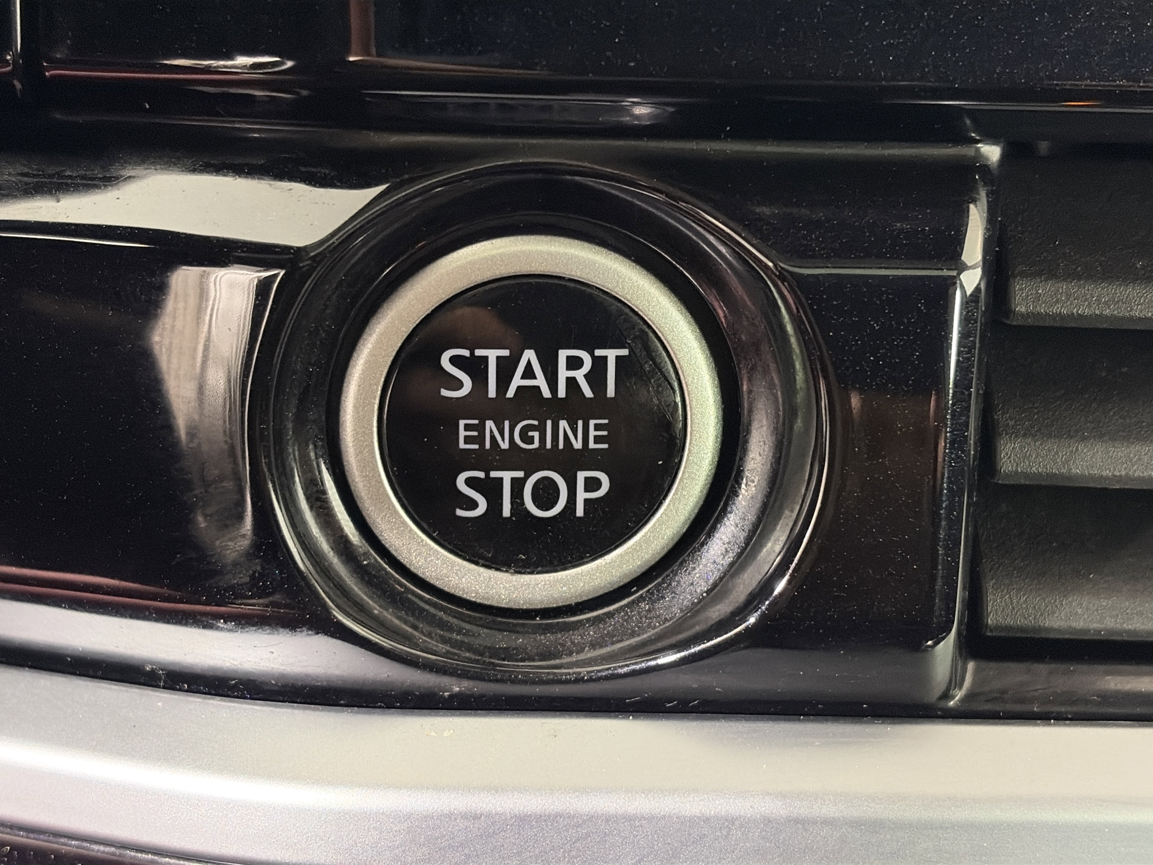 Used 2024 Nissan Pathfinder Platinum w/ Cargo Package image 33