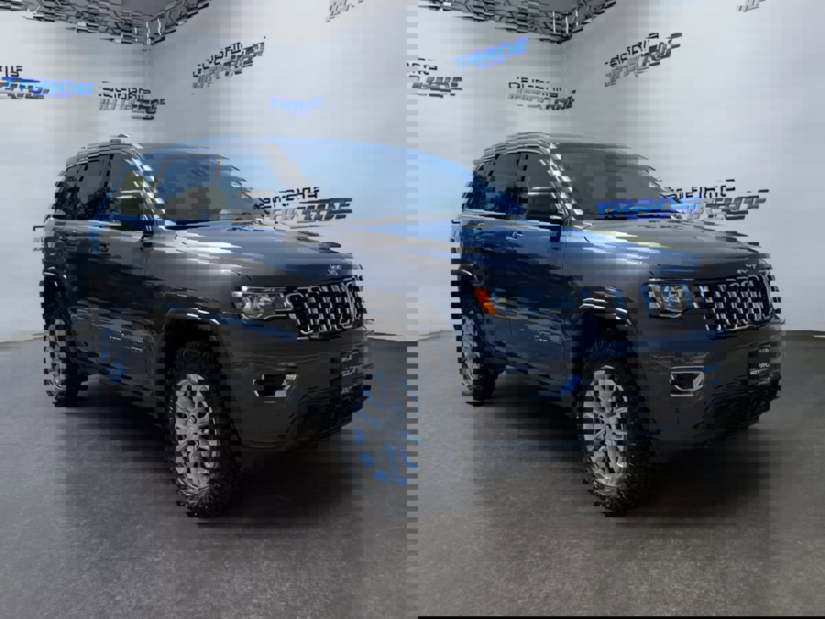 Used 2021 Jeep Grand Cherokee Laredo image 3