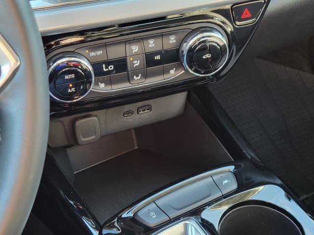 Used 2025 Chevrolet Trax LT w/ LT Convenience Package FWD image 21