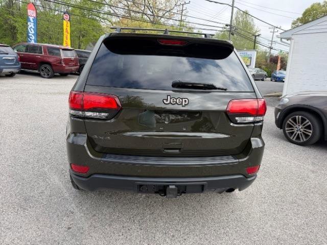 Used 2017 Jeep Grand Cherokee Laredo AWD/4WD image 4