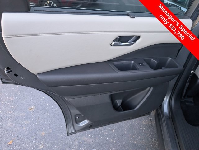 Used 2024 Nissan Pathfinder SL AWD/4WD image 11