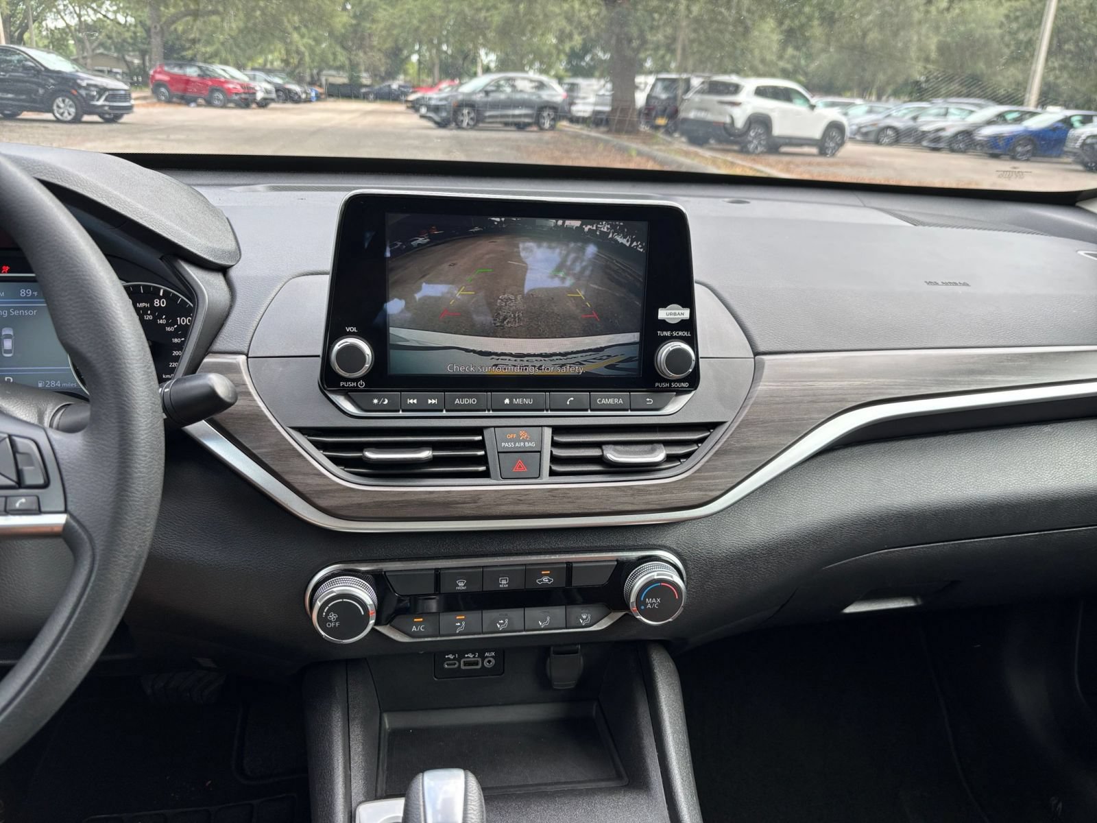Used 2025 Nissan Altima 2.5 SV FWD image 14