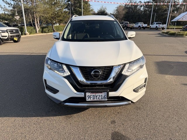 Used 2020 Nissan Rogue SV image 2