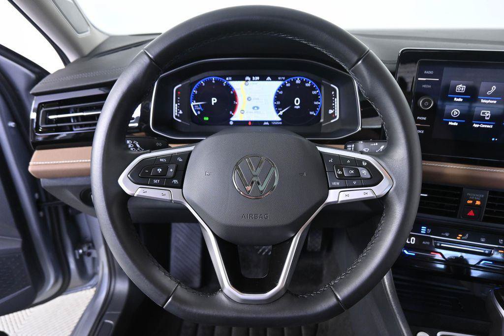 Used 2025 Volkswagen Jetta SEL FWD image 9