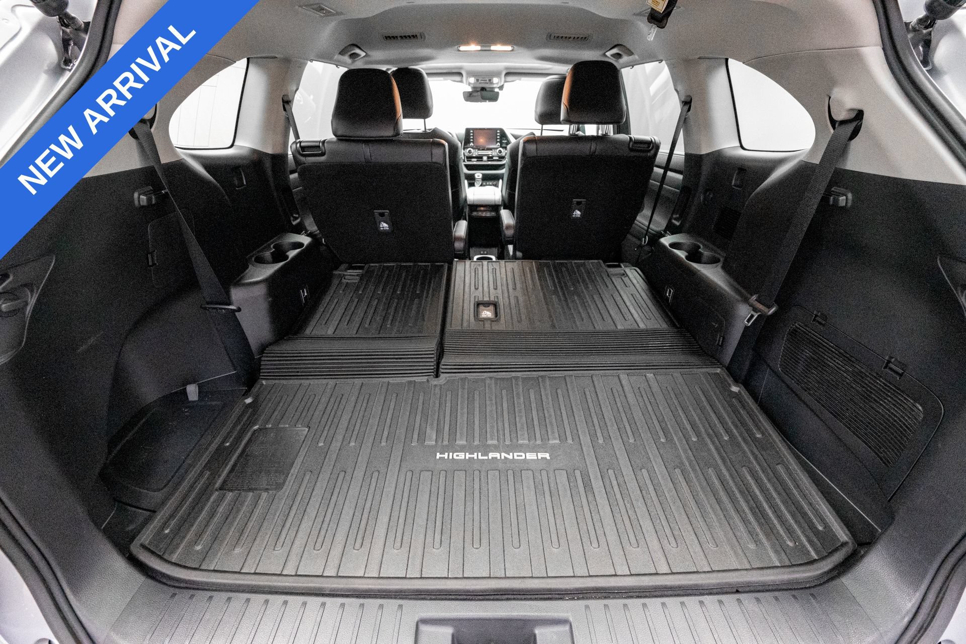 Used 2021 Toyota Highlander XLE AWD/4WD image 34