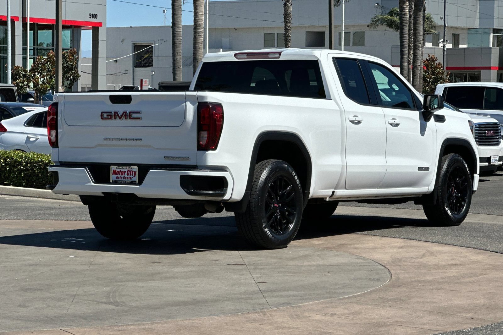Certified 2022 GMC Sierra 1500 Elevation RWD image 4