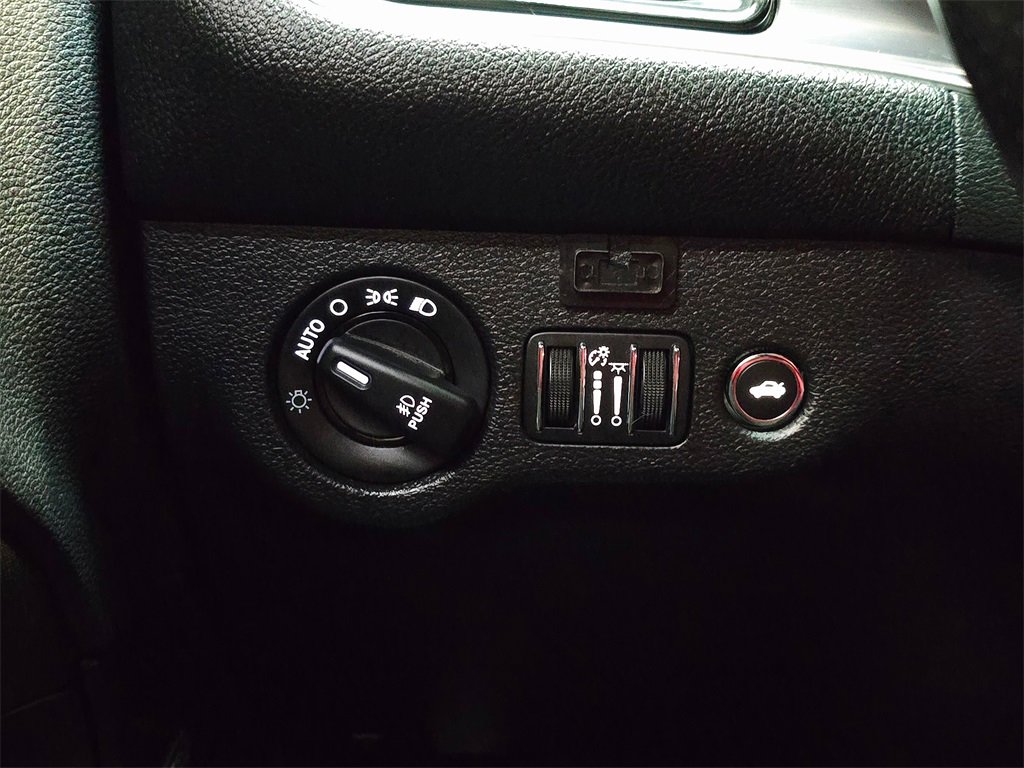 Used 2017 Dodge Challenger SXT w/ Blacktop Package image 25