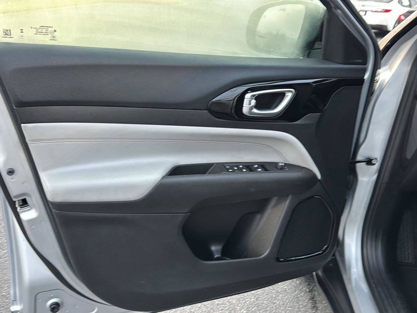 Used 2024 Jeep Compass Limited image 14