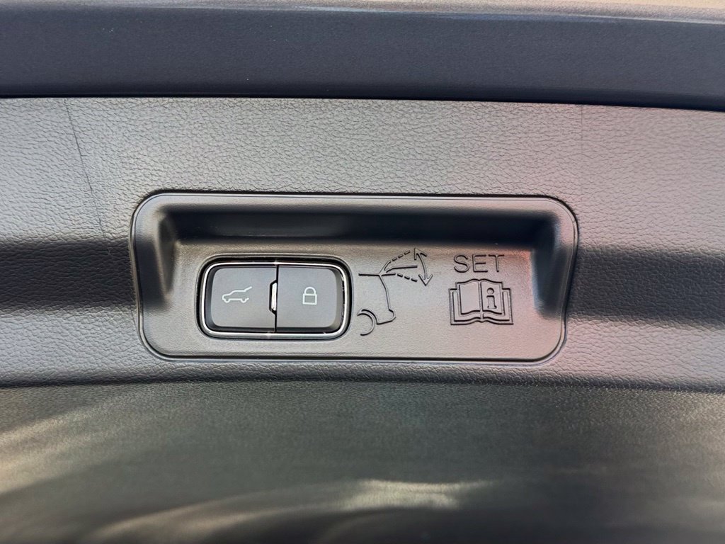 Used 2026 Ford Explorer Platinum RWD image 11