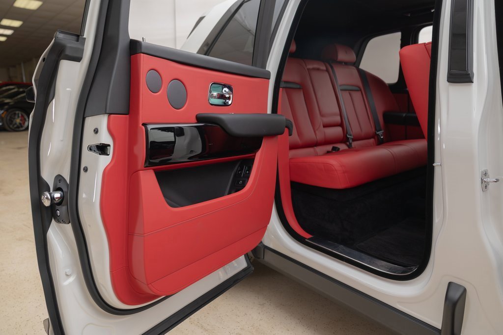 Used 2023 Rolls-Royce Cullinan image 30