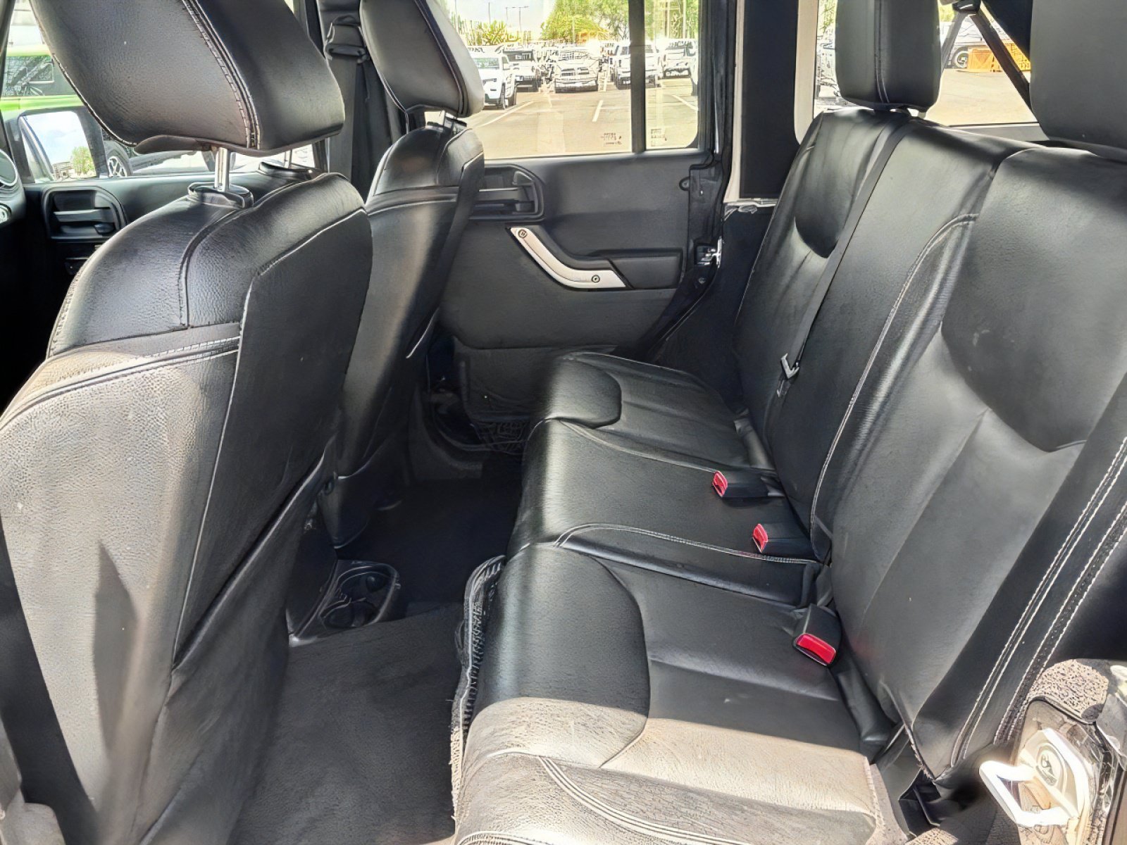 Used 2016 Jeep Wrangler Unlimited Rubicon w/ Connectivity Group AWD/4WD image 27