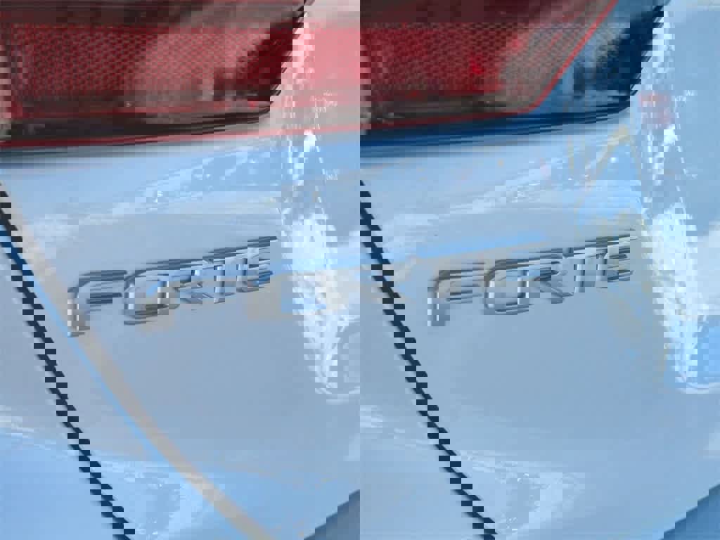 Used 2024 Kia Forte GT-Line w/ GT-Line Premium Package image 5