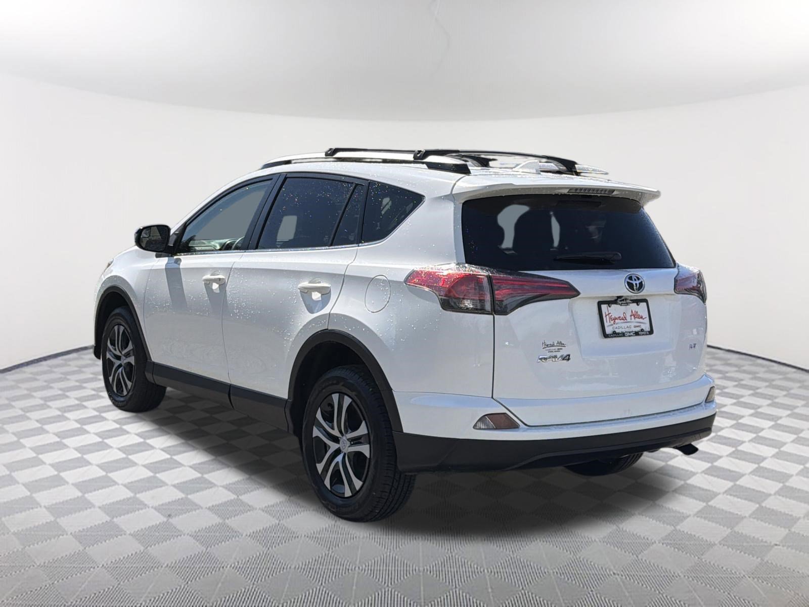 Used 2017 Toyota RAV4 LE w/ All Weather Liner Package image 8