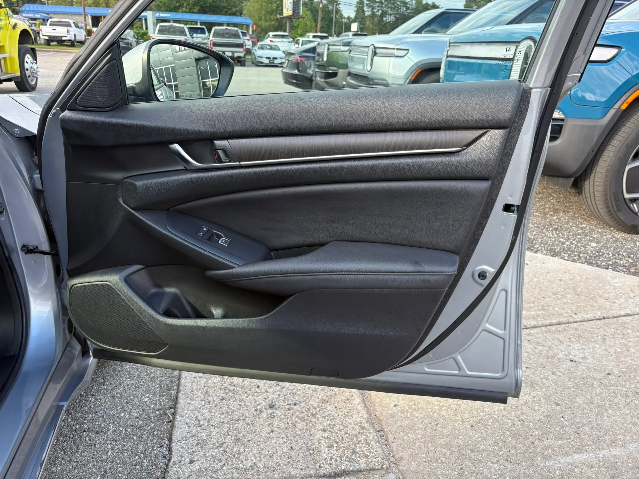 Used 2020 Honda Accord EX image 17