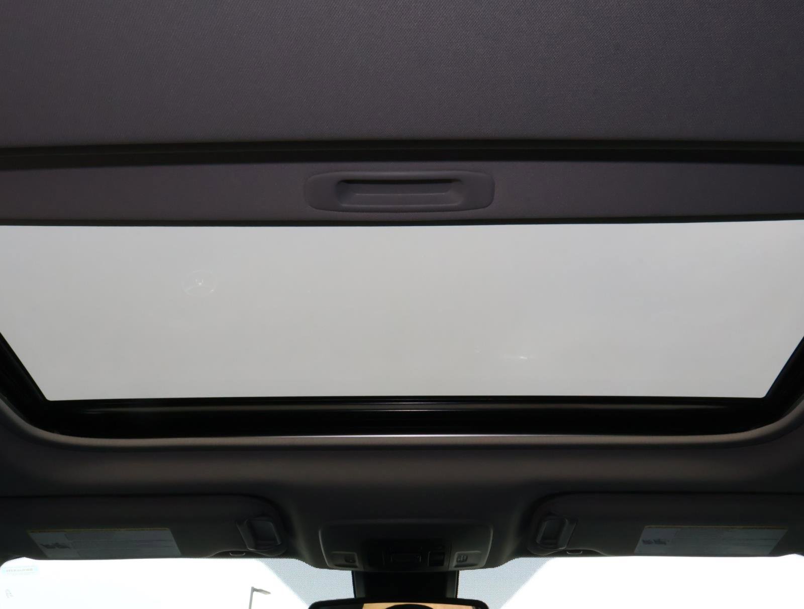 Used 2024 Toyota Camry SE image 13