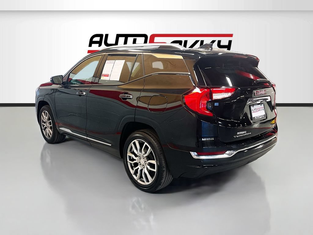 Used 2024 GMC Terrain Denali w/ Denali Premium Package AWD/4WD image 5