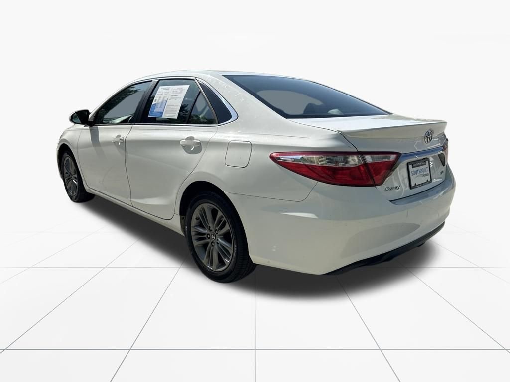 Used 2017 Toyota Camry SE image 6