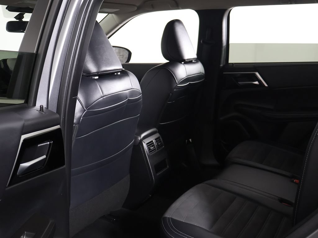 Used 2024 Mitsubishi Outlander SE AWD/4WD image 28