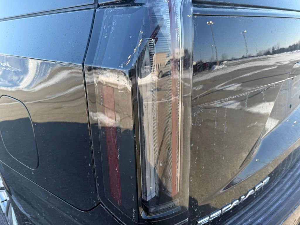 Used 2025 Cadillac Escalade ESV Sport Platinum image 10