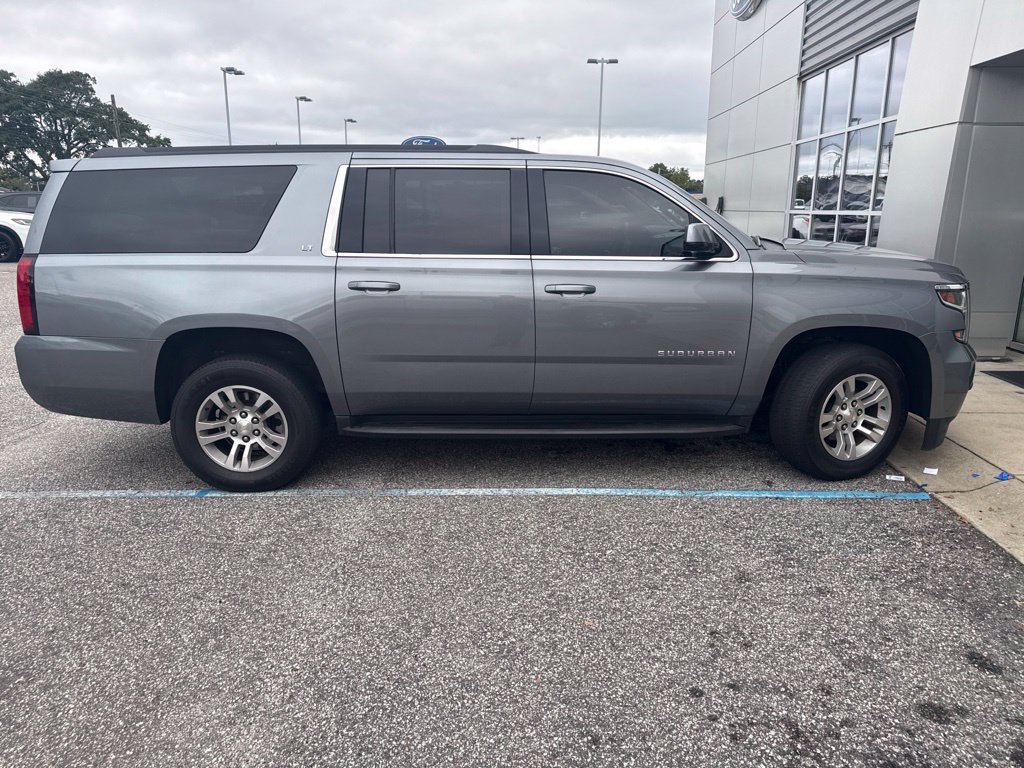 Used 2020 Chevrolet Suburban LT RWD image 4