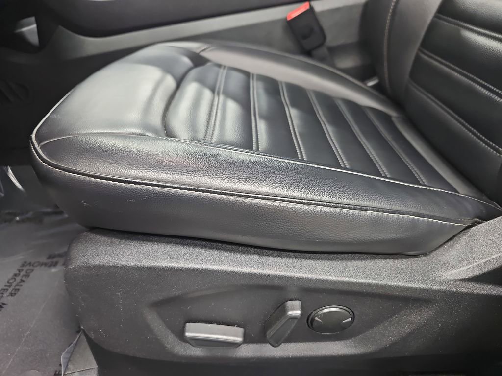 Used 2024 Ford Edge SEL image 26