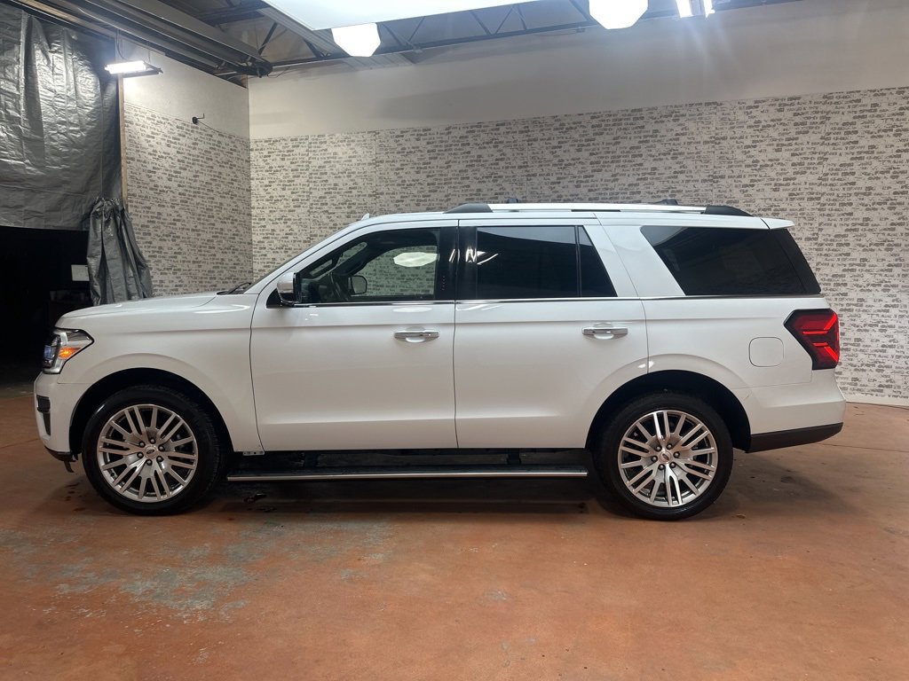 Used 2024 Ford Expedition Limited image 4