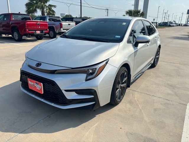Used 2026 Toyota Corolla SE FWD image 3