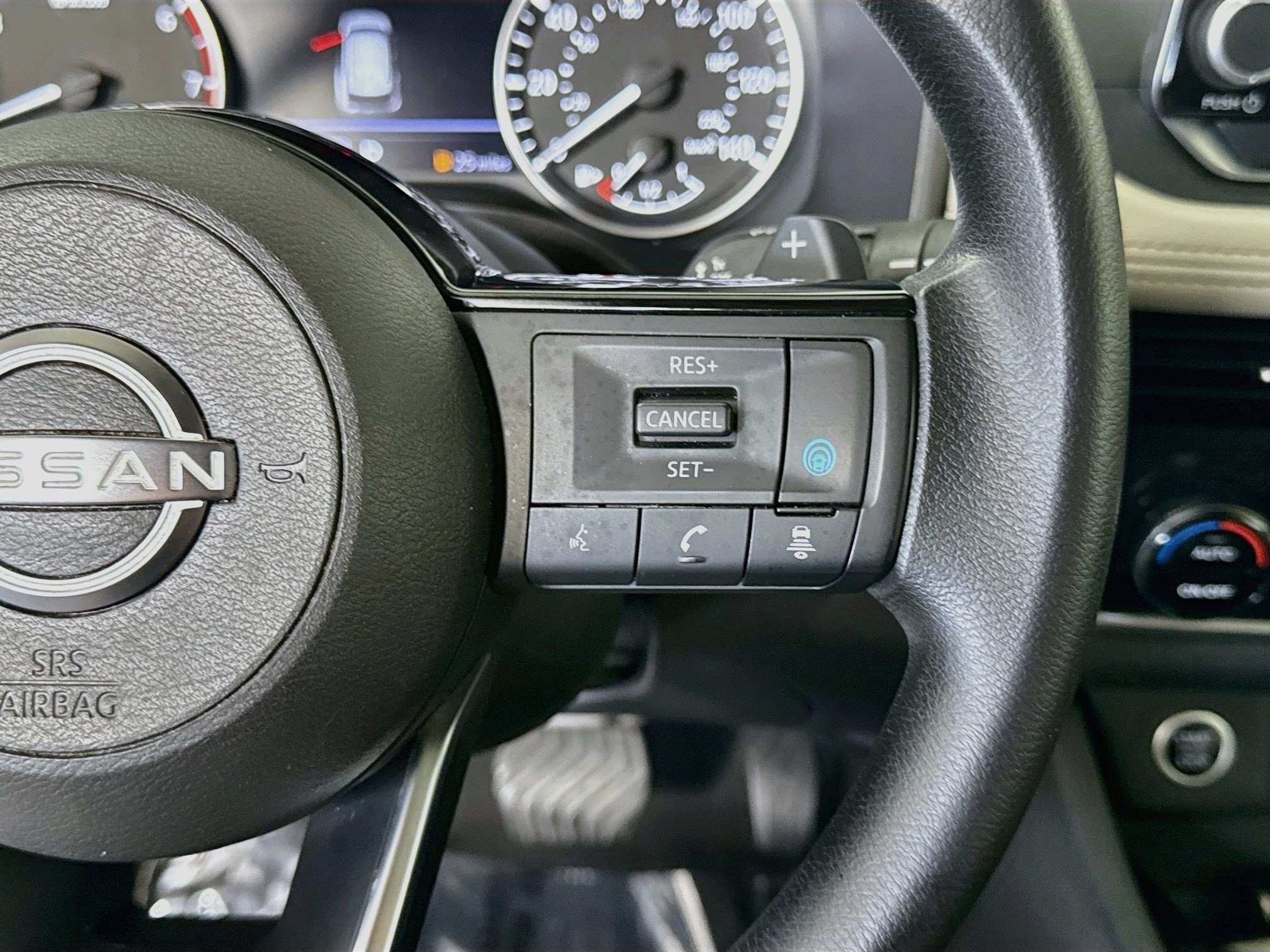 Used 2022 Nissan Rogue SV FWD image 15