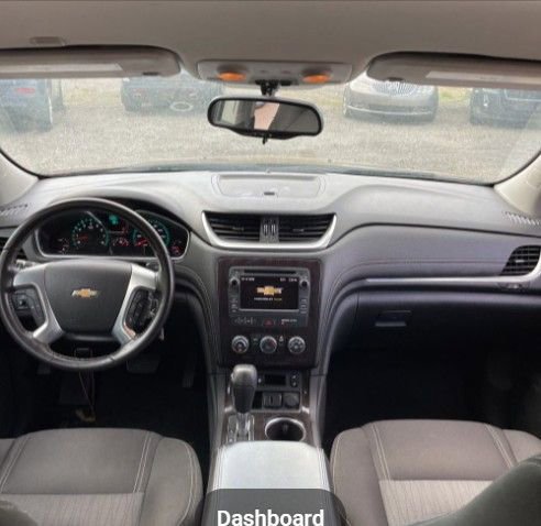 Used 2017 Chevrolet Traverse LT w/ Style and Technology Package image 15