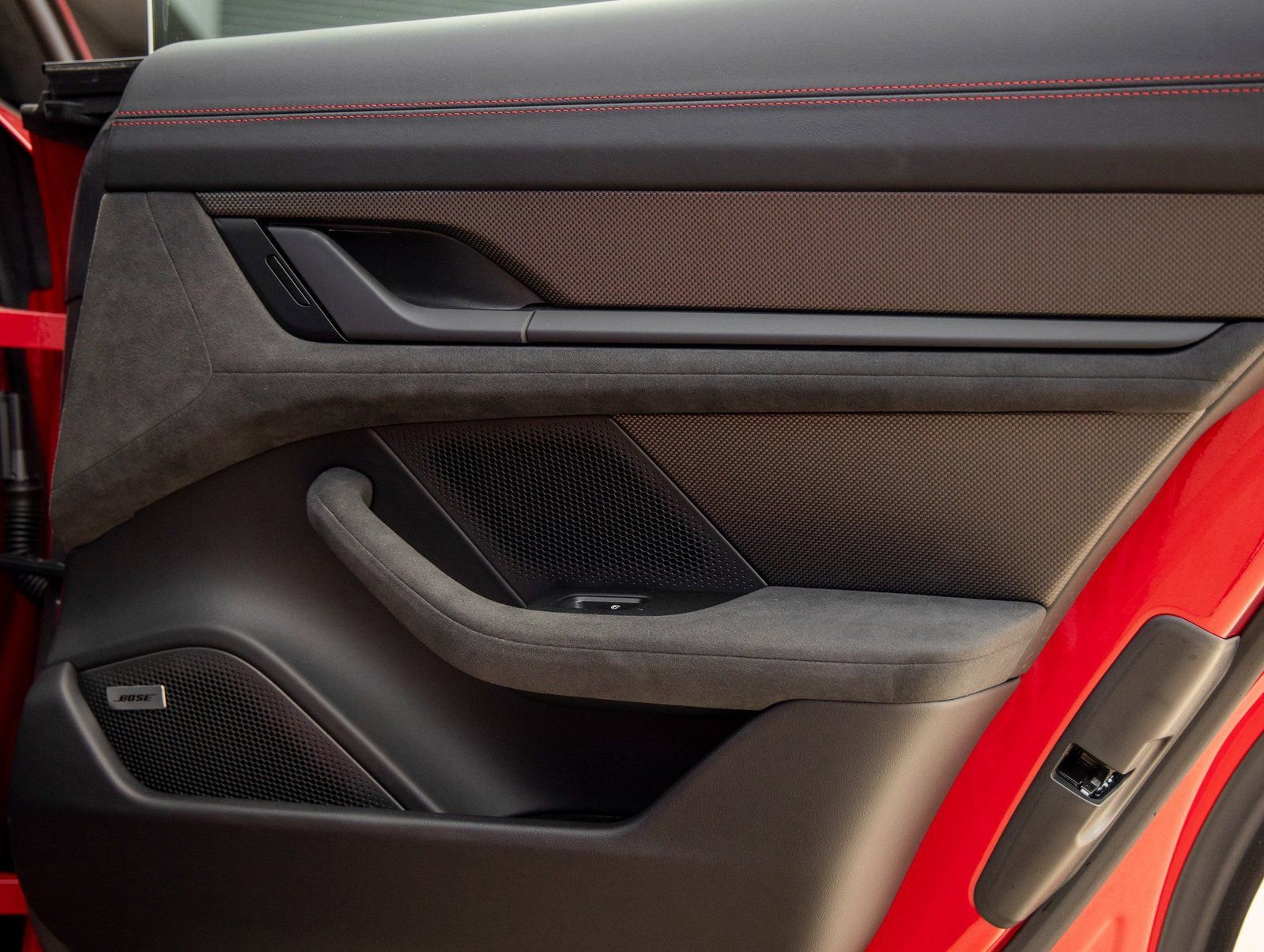 Used 2025 Porsche Taycan GTS image 41