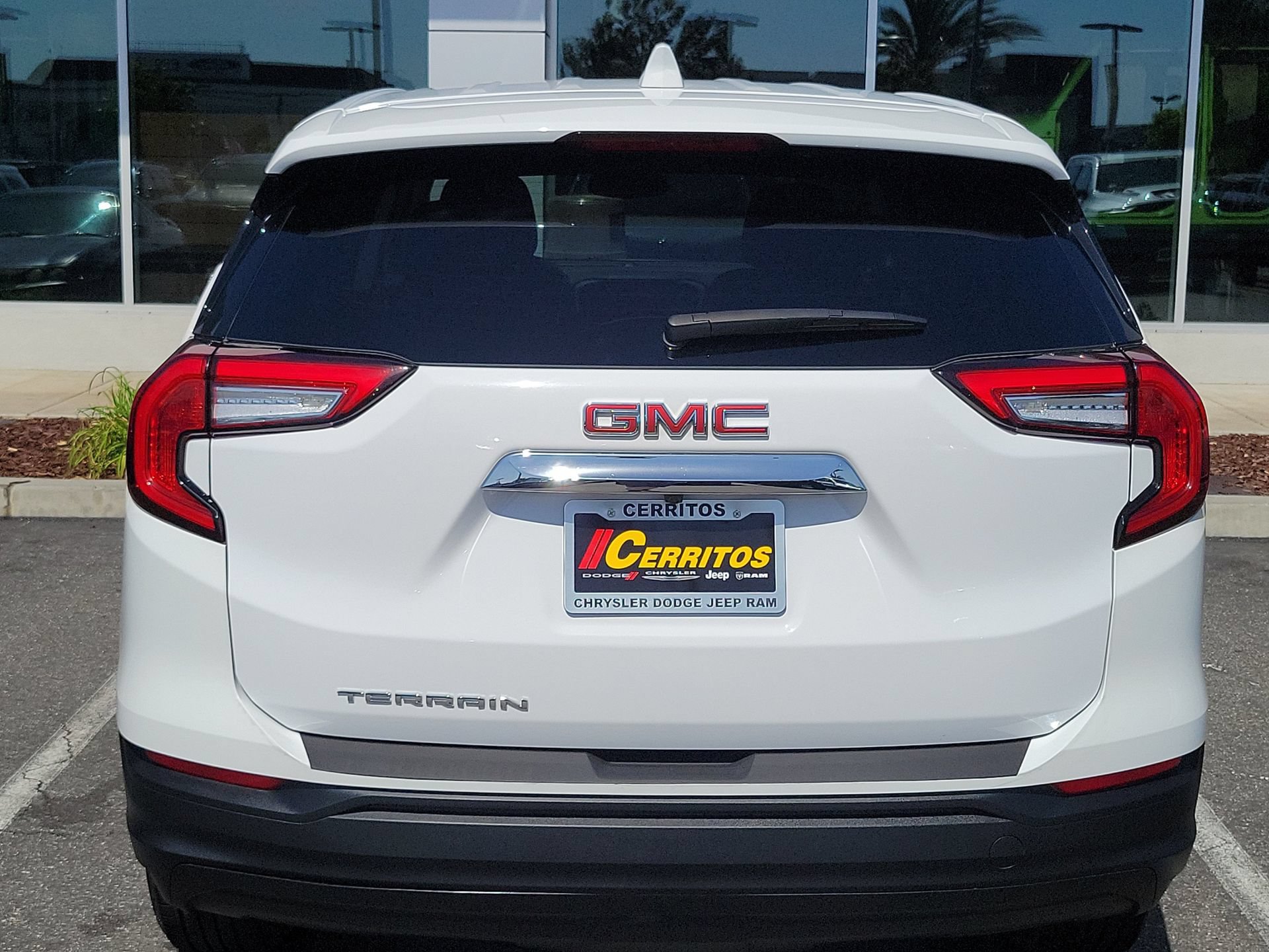 Used 2024 GMC Terrain SLE FWD image 5