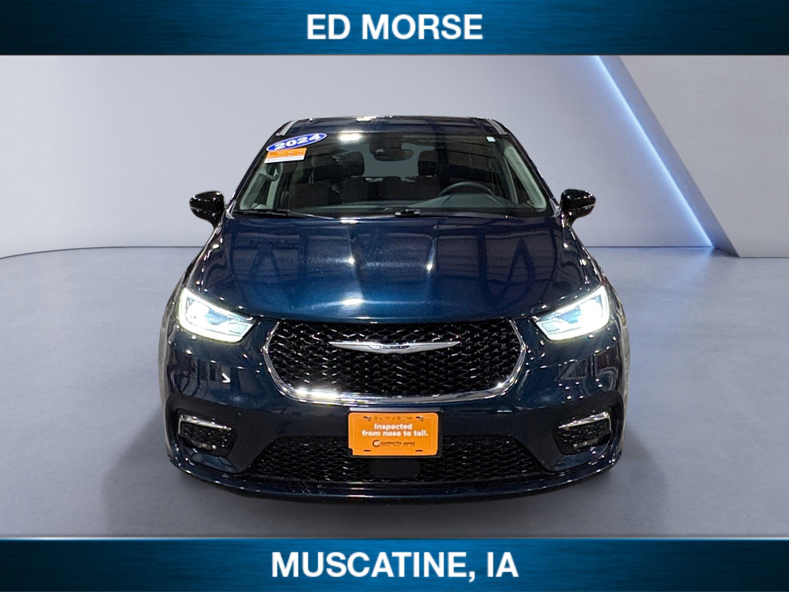 Used 2024 Chrysler Pacifica Select image 8