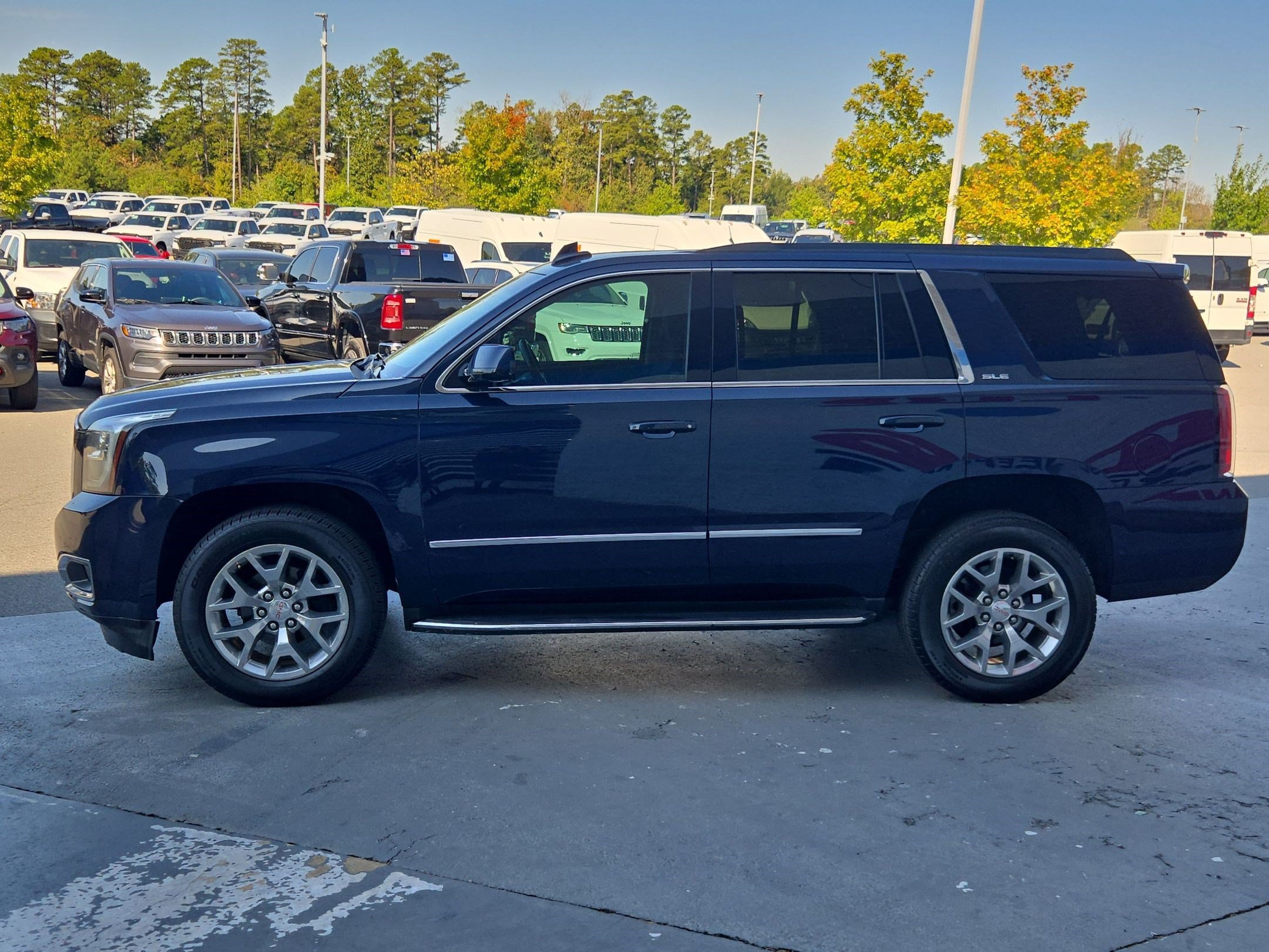 Used 2019 GMC Yukon SLE w/ SLE Value Package AWD/4WD image 4