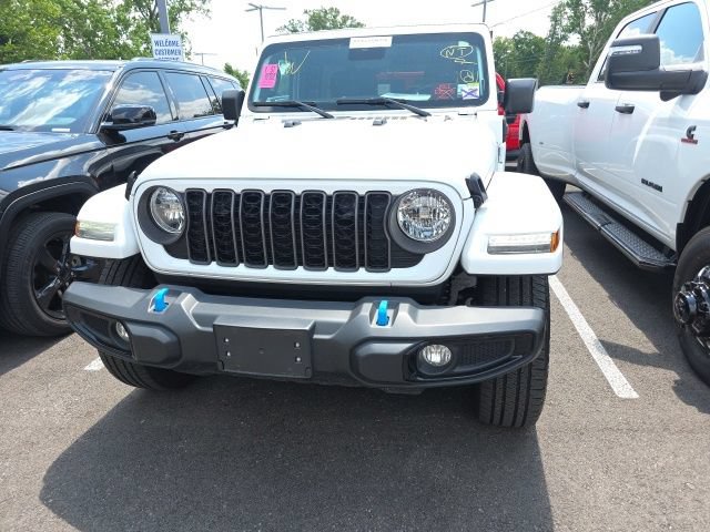 Used 2024 Jeep Wrangler Unlimited w/ Convenience Group AWD/4WD image 2