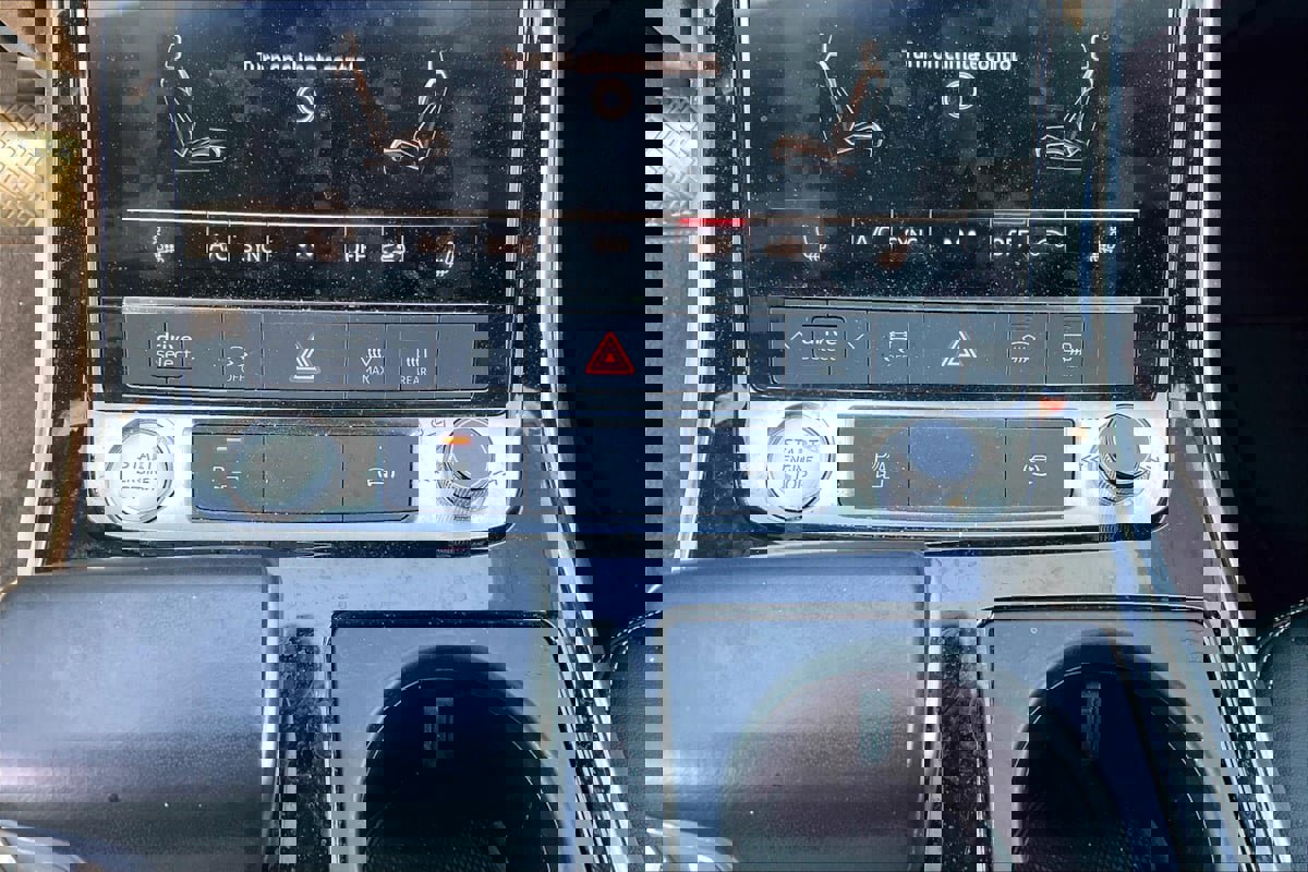 Used 2019 Audi Q8 Premium image 31